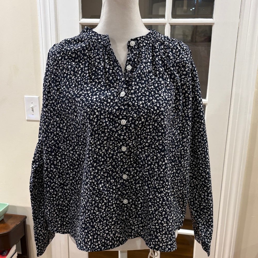 NWT Levi’s Women’s Floral Button-Up Blouse. Size M.